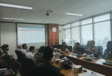 Tus Wahid Direktur Lembaga Wakaf Doa Bangsa Hadiri Rapat OJK