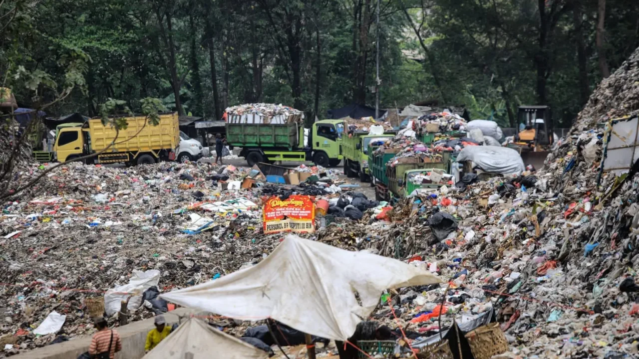 World Cleanup Day Hanya Seremoni, Menteri LH Hanif Faisol Dikritik Pedas Soal Sampah