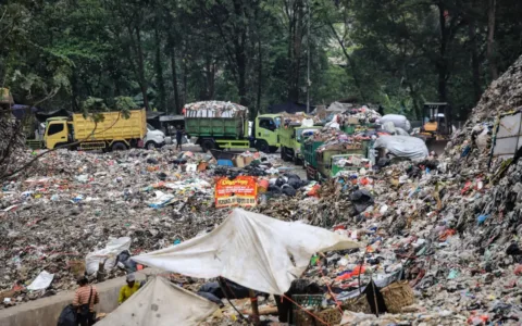 World Cleanup Day Hanya Seremoni, Menteri LH Hanif Faisol Dikritik Pedas Soal Sampah