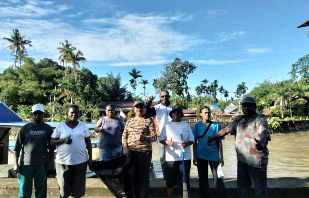 Peduli Kesehatan, Warga Jemaat Gereja Dan Polisi Di Sorong Gelar Aksi Bersih Lingkungan