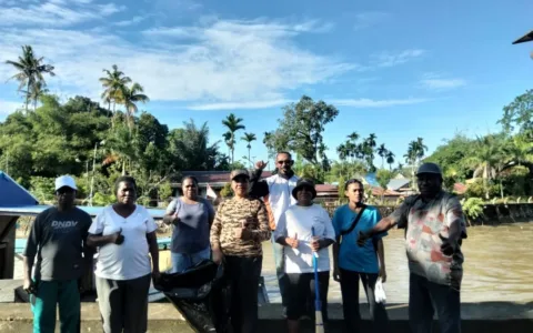 Peduli Kesehatan, Warga Jemaat Gereja dan Polisi di Sorong Gelar Aksi Bersih Lingkungan