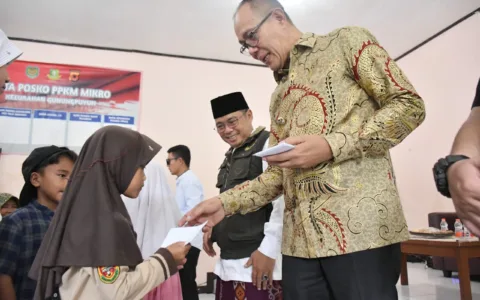 Sosialisasi dan Penyaluran Manfaat Wakaf, Penyerahan Sertifikat Halal, serta Santunan Anak Yatim