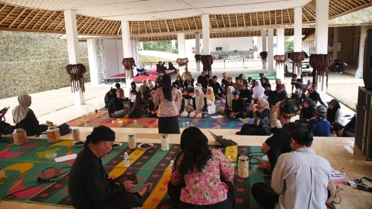 Jaga Tradisi Leluhur, Masyarakat Adat Cisungsang Gelar Seren Taun