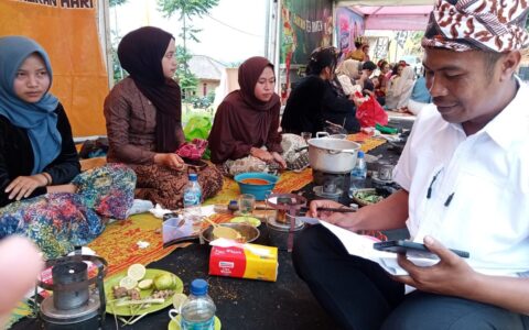 Bangun Ekonomi Kreatif, Kasepuhan Cisungsang Gelar Pelatihan Di Komunitas Adat