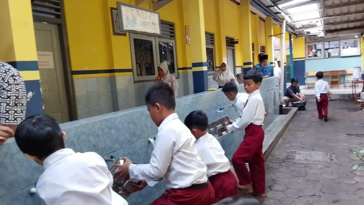 Orang tua Siswa Siap Bergiliran Masak untuk Dapur Sekolah MBG