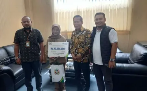 Wujud Peduli, Ketua DPRD Kota Serang Hadiri Penyerahan Santunan Ahli Waris Pegawai