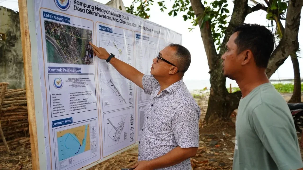 Dukung Penuh Program Presiden, Arif Rahman Pantau Pembangunan Kampung Nelayan Merah Putih di Cikeusik