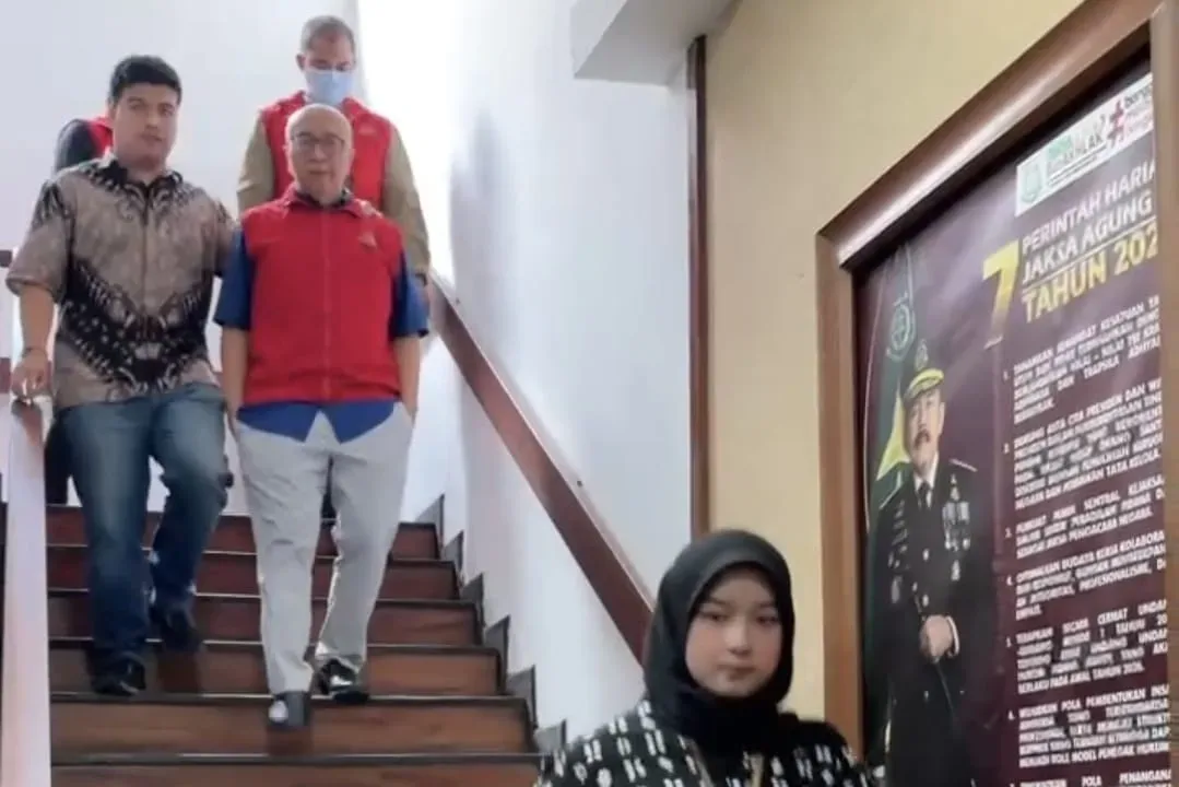 Kejari Kota Bandung Serahkan 4 Tersangka Serta Barang Bukti Dugaan Korupsi PT ENM dan SDI