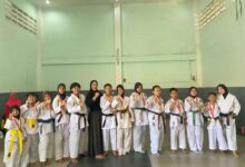 Dalam Rangka Mempererat Tali Silaturahmi Antar Pengurus Dan Anggota, Dojo Zatayu Melakukan Halal Bihalal Sekaligus Merayakan Syukuran Tempat Pelatihan Dan Penyematan Sabuk. Kegiatan Yang Berlangsung Di Gor Panawungan Komplek Perumahan Kartika Pratama, Diisi Dengan Doa Bersama Sekaligus Pemotongan Tumpeng. Yayat Sudrajat Selaku Pengasuh Dojo Zatayu Menyampaikan Di Adakanya Doa Bersama Ini Bertujuan: Untuk Menyiapkan Mental Dan Spritual Dalam Menghadapi Setiap Tantangan. Membangun Kekeluargaan Dengan Menciptakan Rasa Kebersamaan Dan Kepedulian Di Antara Kohai. Meningkatkan Rasa Syukur Mengingat Pentingnya Rasa Syukur Atas Nikmat Dan Pencapaian Yg Telah Di Raih. Dalam Kesempatan Yang Sama Senpai Zati Sebagai Pelatih Menyampaikan,Zatayu Merupakan Dojo Perguruan Karate Di Bawah Perguruan Inkanas Kabupaten Bogor. Dengan Adanya Doa Dan Penyematan Ini Saya Ucapkan Terima Kasih Untuk Orang Tua Kohai Yg Selalu Mensuport Sehingga Zatayu Saat Ini Telah Memilki 10 Sabuk Hitam. Untuk Kemajuan Bersama Jadilah Pribadi Yg Baik,Dan Berusaha Sebaik Mungkin Dalam Berlatih Sehingga Mendapatkan Prestasi Yang Maksimal Dan Bisa Membanggakan Buat Semuanya, Dan Jangan Lupa Untuk Selalu Rendah Hati,Tidak Sombong,Dan Semoga Kalian Bisa Lebih Hebat Daripada Senpai.ucap Zati Dengan Terbata Bata. Adapun Dalam Kesempatan Yang Sama Ustad Yogi Menyampaikan 3 Poin Dalam Mencari Ilmu 1.Doa Niat Kan Mencari Ridhonya Allah Swt, Untuk Mendapatkan Kemudahan Dan Kelancaran Nya, Insya Allah Dengan Berdoa Akan Selalu Mendapatkan Kemudahan,Bukan Hanya Sekedar Mencari Prestasi. 2.Totalitas Atau Bersungguh2 Dalam Mengejar Cita Cita Dengan Melewati Fase Demi Fase Untuk Mengupgrade Diri Sesuai Dengan Ajaran Islam Sehingga Bisa Mendapatkan Hasil Maksimal. 3,Dedikasi Yaitu Pengabdian Jaga Nama Baik Orang Tua ,Guru (Coach),Nama Baik Tempat Pendidikannya,Berperilaku Sabar,Tidak Baperan Sehingga Berbudi Pekerti Yg Baik .