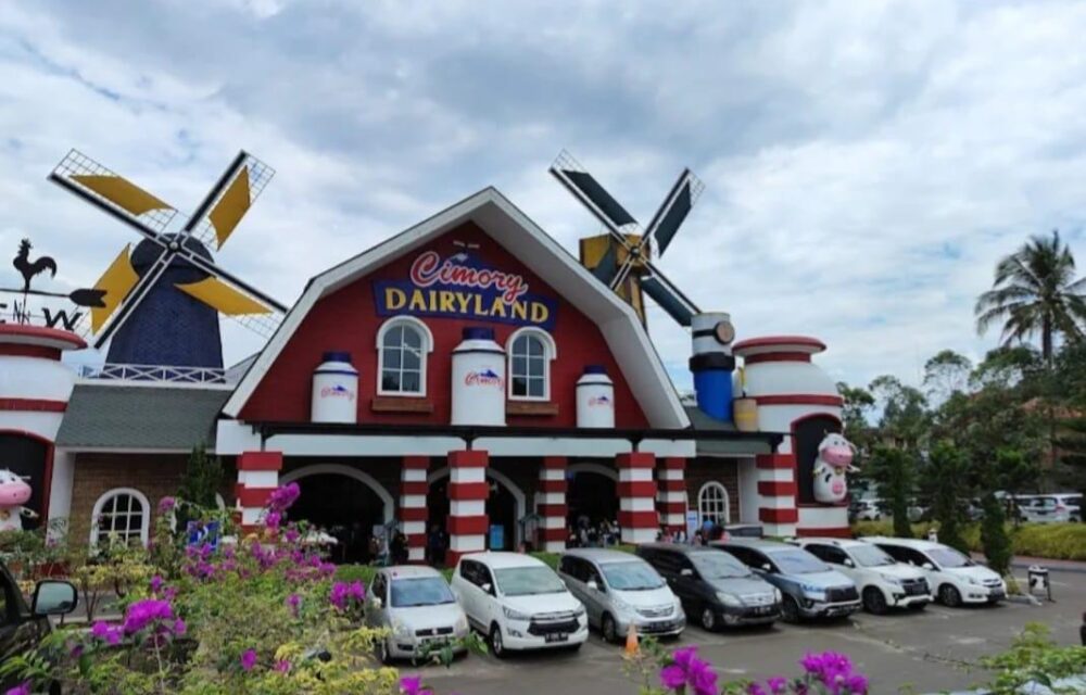 Dicakar Burung Merak, Pengunjung Somasi Dairyland Farm Theme Park Puncak