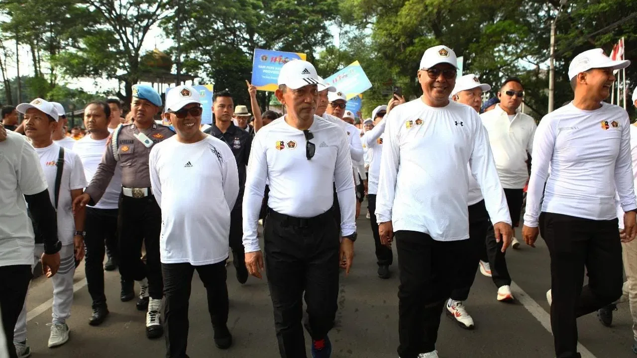 Ribuan Warga Padati Kick Off HPN 2026 di Serang Banten, Kapolri Turun ke Jalan Ikut Jalan Santai