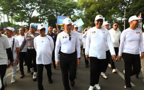 Ribuan Warga Padati Kick Off HPN 2026 di Serang Banten, Kapolri Turun ke Jalan Ikut Jalan Santai