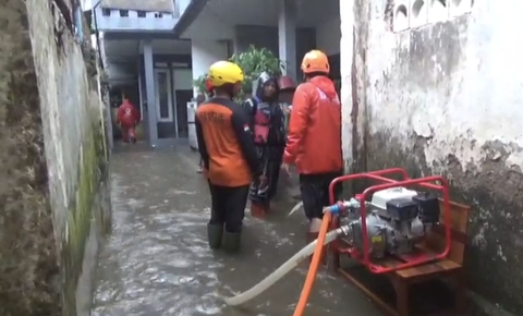 Dikepung Banjir Dan Longsor: Pengamat Nilai Lemahnya Kontrol Pemkot Dan Pemprov