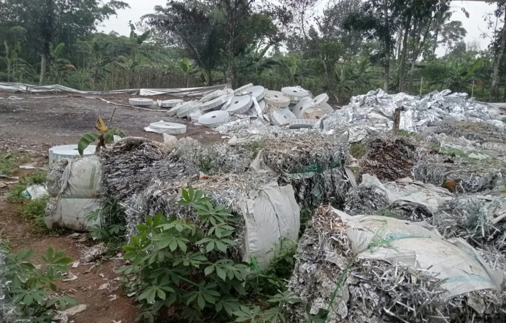 Pembakaran Plastik Aluminium Di Maja Diduga Ilegal, Ancam Kesehatan Warga