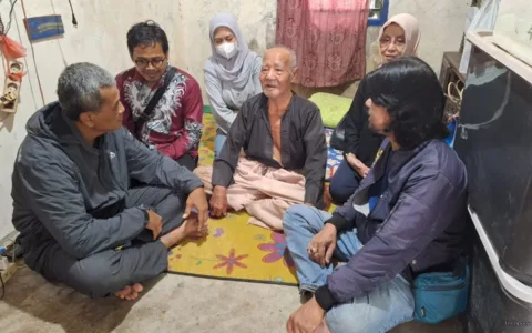 Veteran Pejuang Kemerdekaan Terima Bantuan Wali Kota Palembang