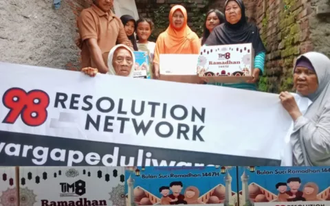 98 Resolution Network Tim 8 Bagikan 300 Sembako untuk Warga Cilegon Rayakan Ramadhan