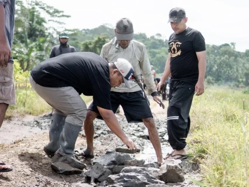 Jalan Rusak Bikin Habis Harta, Dprd Banten Bangun Kesadaran Warga Lewat Gotong Royong