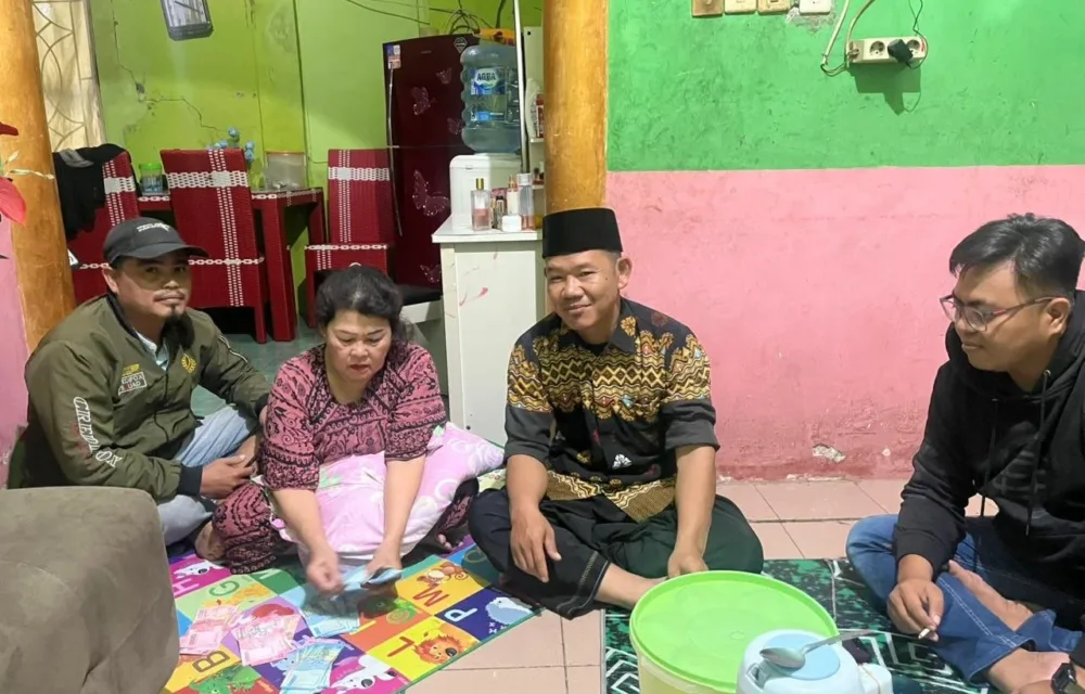 Telusuri Masalah Lama, Kepala Desa Saefullah Pastikan Bantuan Tepat Sasaran