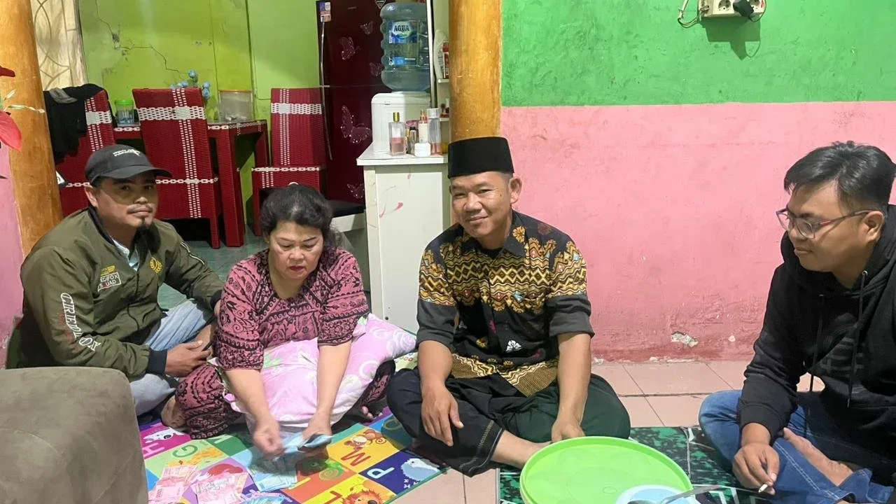 Telusuri Masalah Lama, Kepala Desa Saefullah Pastikan Bantuan Tepat Sasaran