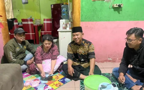 Telusuri Masalah Lama, Kepala Desa Saefullah Pastikan Bantuan Tepat Sasaran