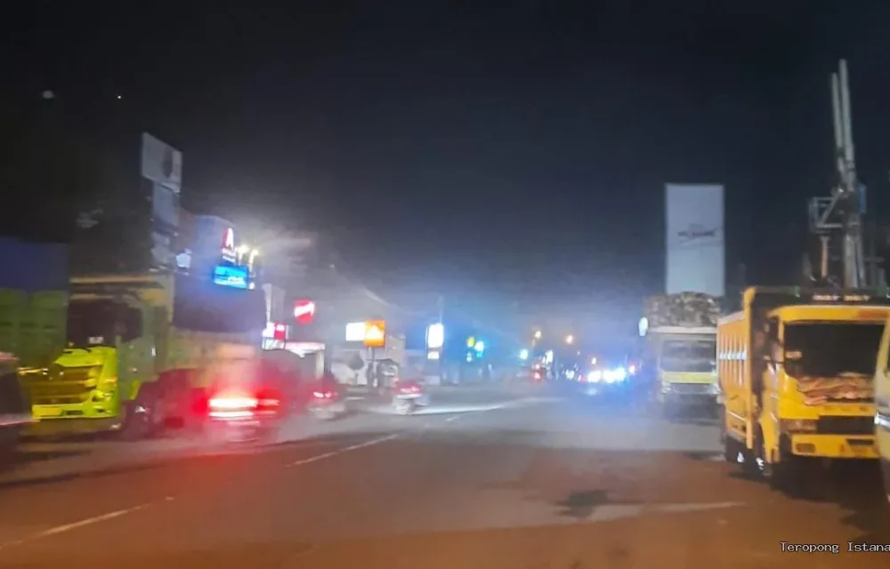 Truk Kayu Misterius Hantui Malam Pandeglang, Warga Minta Penertiban