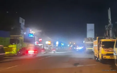 Truk Kayu Misterius Hantui Malam Pandeglang, Warga Minta Penertiban