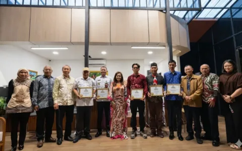 Mantan Kepala Badan Intelijen Strategis (Kabais) TNI, Laksda TNI (Purn.) Soleman B. Ponto menekankan pentingnya segera membentuk Undang-Undang (UU) Bela Negara sebagai landasan hukum yang jelas bagi implementasi nilai-nilai bela negara di Indonesia.