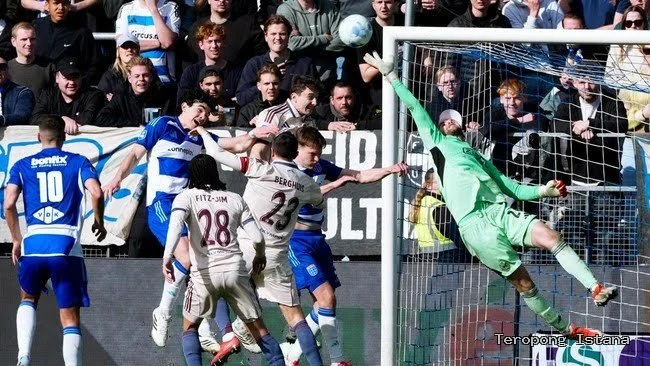 Paes Gemilang! Clean Sheet Perdana Bersama Ajax Saat Tahan Pec Zwolle 0-0