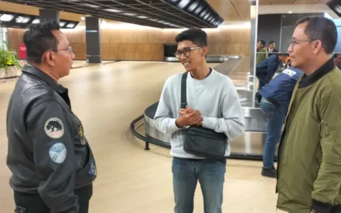 Anton Suratto Jemput Korban TPPO Septi di Bandara Soetta
