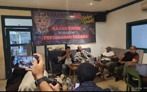 Kajian Kritis BJORKA 98: Soroti Politisasi TNI dan Desak Kemenhan Kembali ke Tupoksi