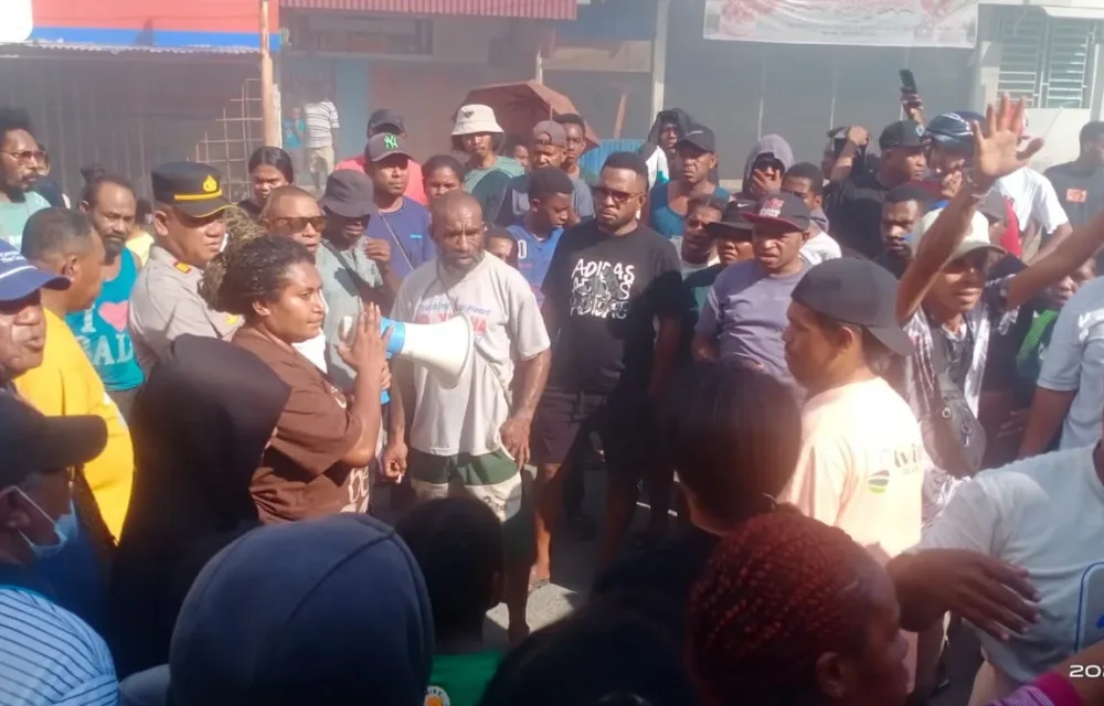 Keluarga Korban Penikaman Desak Polisi Tangkap Pelaku