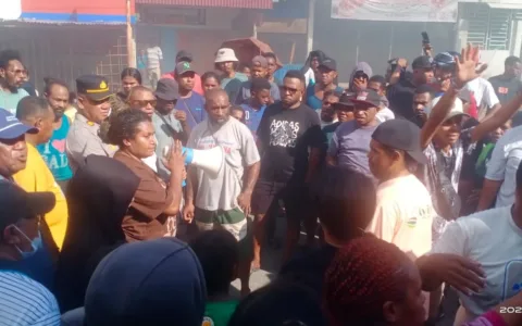 Keluarga Korban Penikaman Desak Polisi Tangkap Pelaku