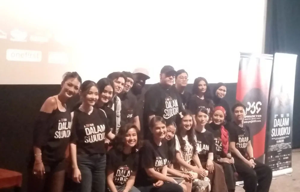 Film Dalam Sujudku Produksi Proj3Ct 69 Siap Tayang 16 April 2026, Perpaduan Emosi, Spiritualitas, Serta Refleksi Kehidupan Yang Relevan Dengan Kehidupan Masyarakat. Terkait Dinamika Rumah Tangga Dan Pencarian Makna Spiritual Di Tengah Ujian Kehidupan.
