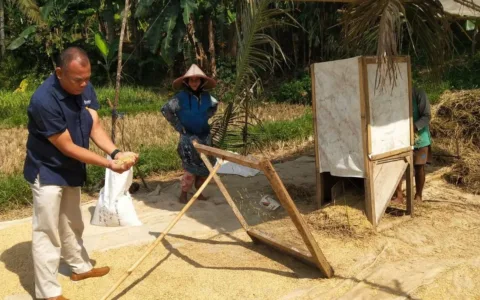 Hadir dengan Hati, Bulog Angkat Derajat Petani Lebak