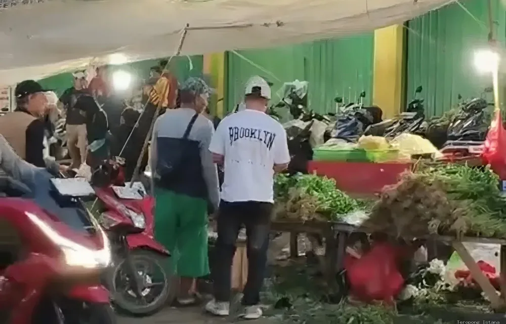 Viral Video Pria Berbaju Putih Tarik Upeti Pkl Parung: Ke Mana Satpol Pp