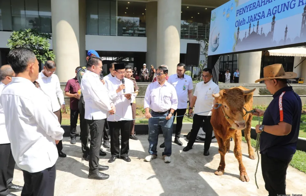 Jaksa Agung Serahkan Hewan Kurban, Baren As: Wujud Kepedulian Insan Adhyaksa