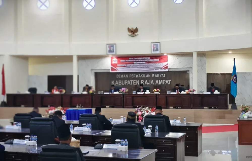 Wakil Ketua Iii Dprk Raja Ampat Resmi Dikukuhkan, Pemerintah Tekankan Integritas Dan Sinergi Pembangunan