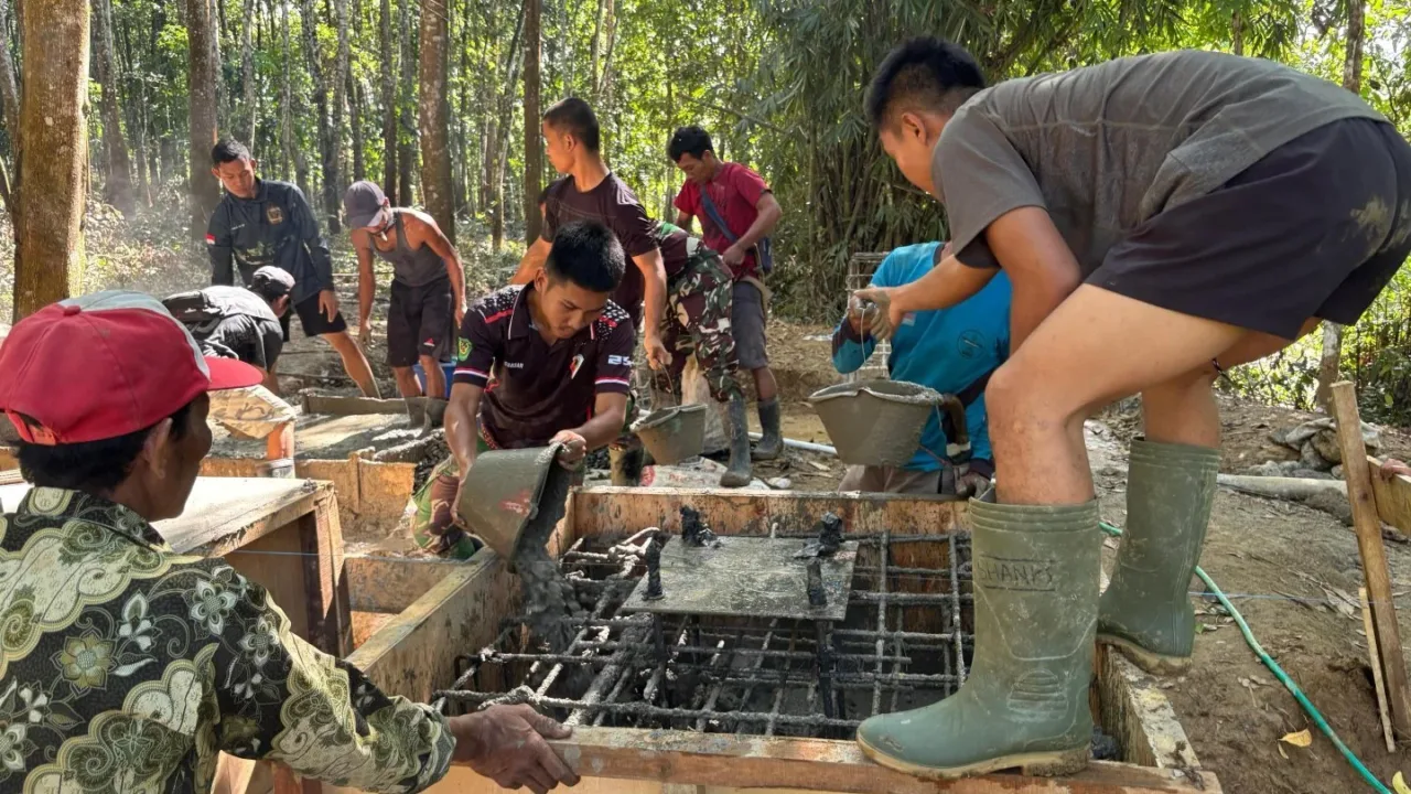 Pembangunan Jembatan di Cibaliung, Warga Doakan dan Terima Kasih ke Presiden Prabowo