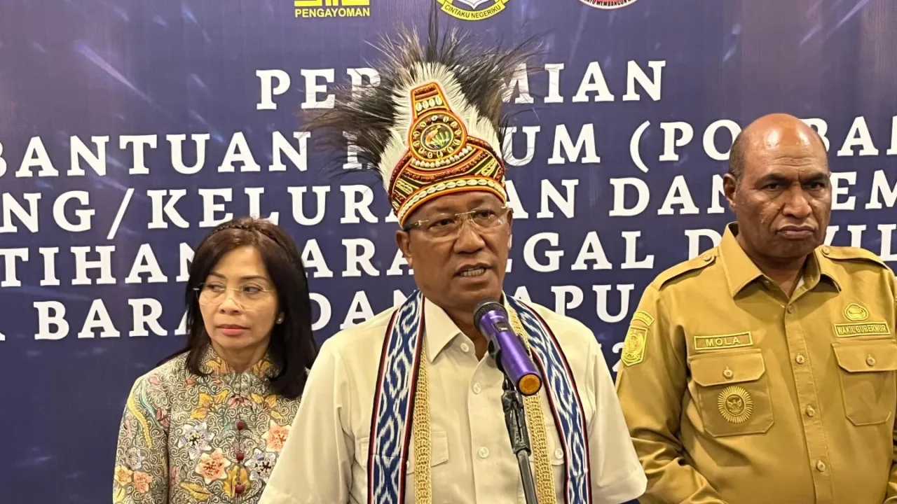 Resmikan Posbakum se-Papua Barat dan Papua Barat Daya, Menkum Tekankan Penyelesaian Hukum Secara Adat