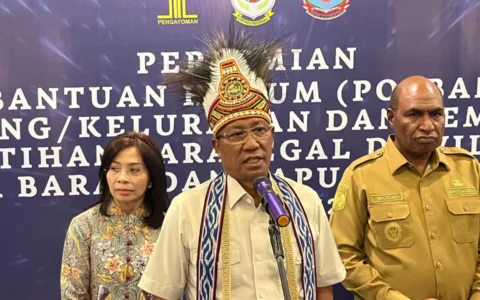 Resmikan Posbakum se-Papua Barat dan Papua Barat Daya, Menkum Tekankan Penyelesaian Hukum Secara Adat
