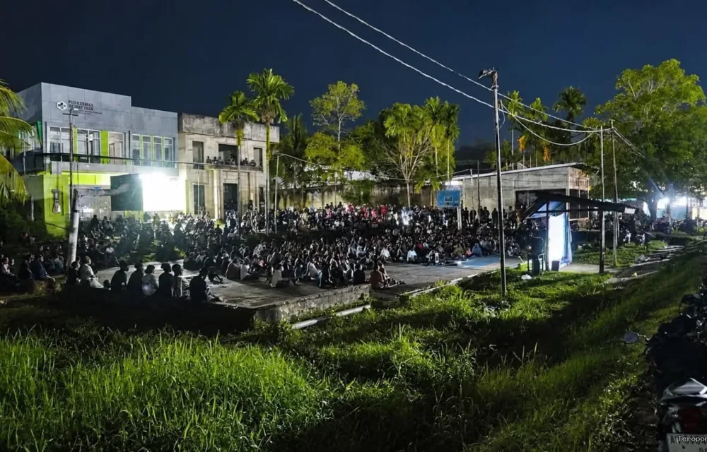 Ratusan Warga Sorong Antusias Saksikan Pemutaran Film Dokumenter Pesta Babi Di Sorpus