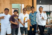 Reynold Efendy Sambangi Workshop Gitar Custom Widjoyono Di Kota Madiun