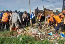 Satgas Sampah Kodim 0510 Serbu Tenger Batu Rajeg, Warga: Jalannya Kini Enak Dipandang