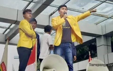 Rakyat Terhimpit Ekonomi, Stafsus Bamsoet Malah Pamer Jet Pribadi