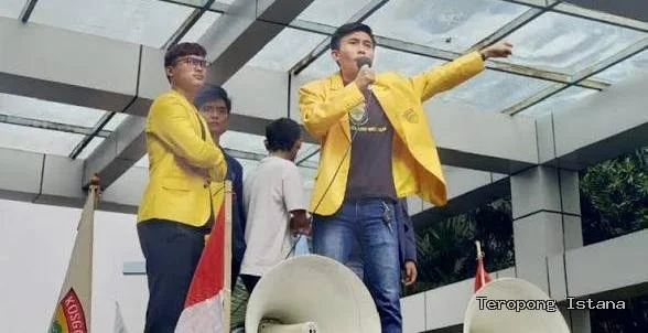 Rakyat Terhimpit Ekonomi, Stafsus Bamsoet Malah Pamer Jet Pribadi