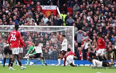 Mainoo Jadi Penentu, Manchester United Tundukkan Liverpool 3-2 di Old Trafford