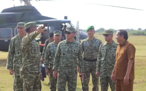 Negara Hadir Lewat Jalan 18 Kilometer, Pangdam Tinjau Karya Bakti TNI di Pandeglang