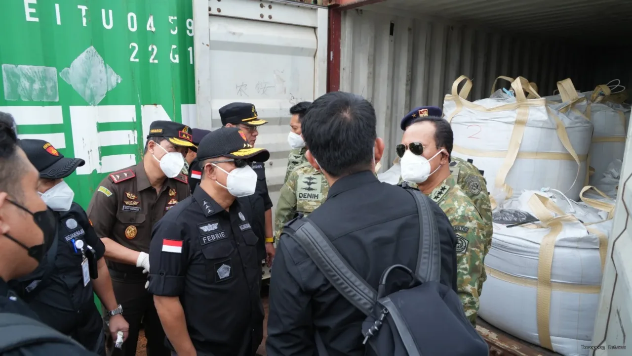 Kontainer Berisi Mineral Diduga Rare Earth Disita di Batam, Kejagung: Lindungi Kekayaan Negara