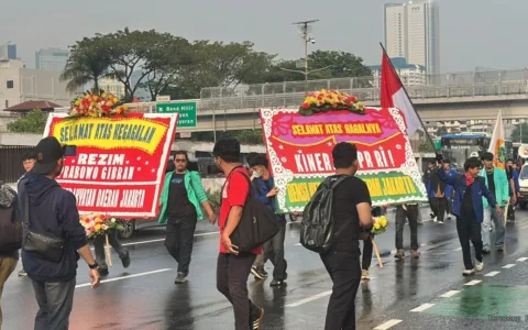 BEM SI Jakarta Demo di DPR, Desak Pemerintah Turunkan Harga BBM