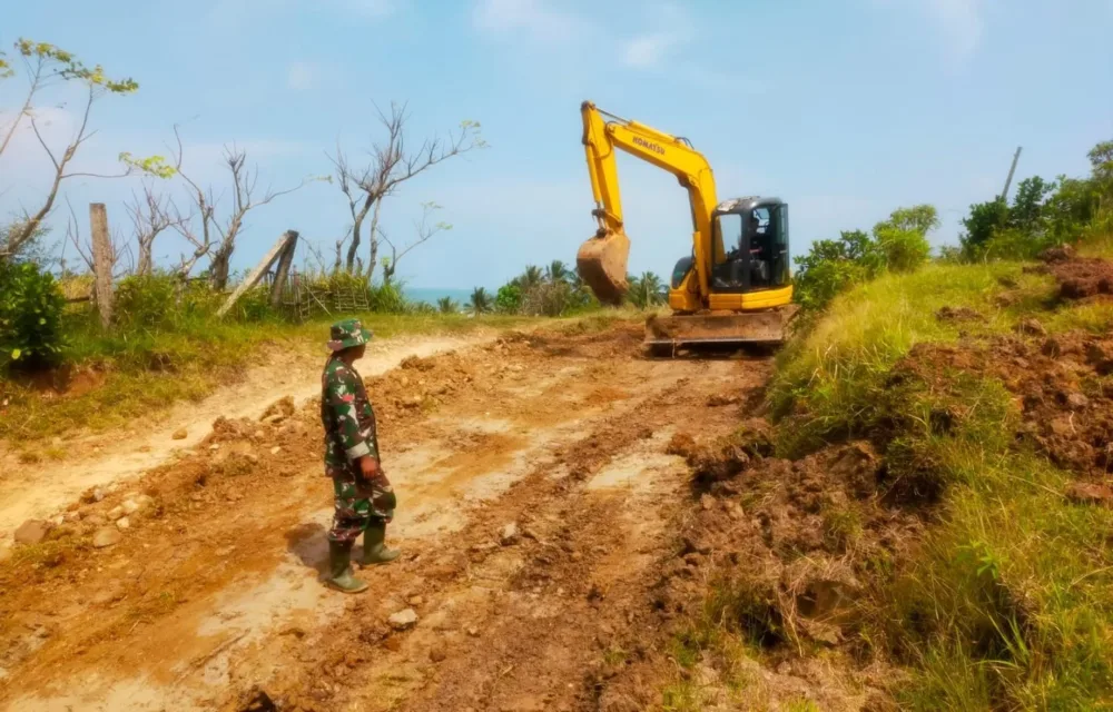 Gotong Royong Serbuan Teritorial, Kodim Pandeglang Bantu Warga Penuhi Kebutuhan Dasar